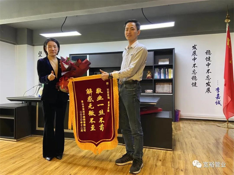 ▲長(cháng)松技術(shù)老師-曹娥老師躬身入局，為寬裕的發(fā)展廢寢忘食！